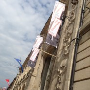 Bâche tendue sur structure exterieur
