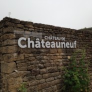 Signalétique extérieure du Château de Châteauneuf-en-Auxois